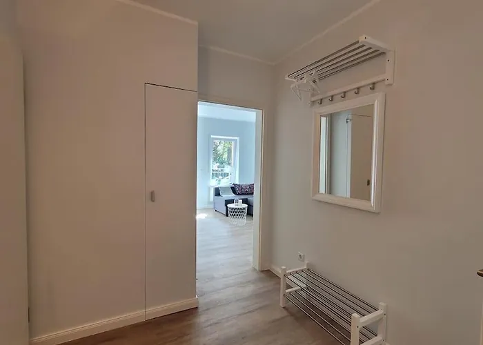 Mit Blick In Den Emsseepark