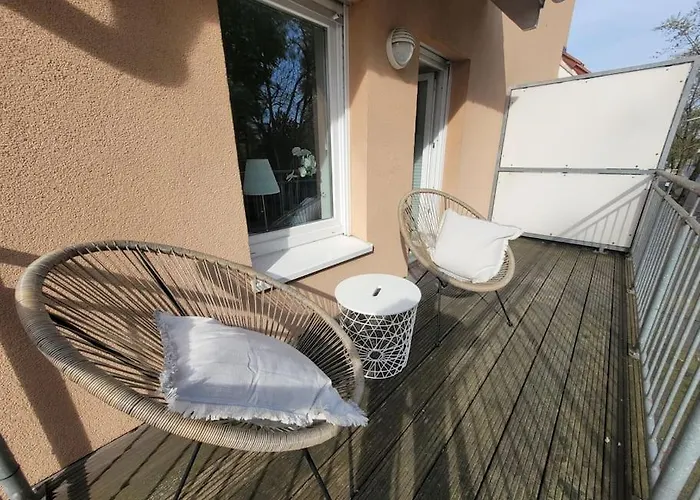 Mit Blick In Den Emsseepark *